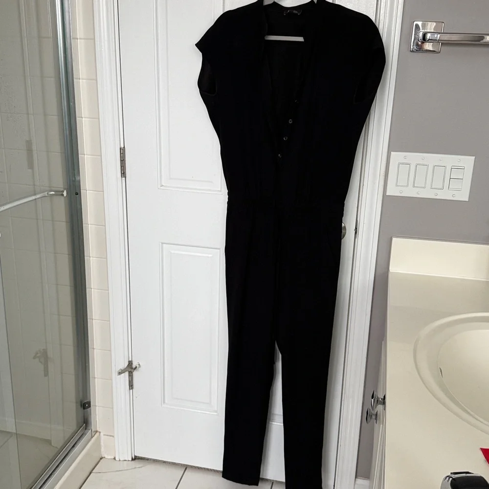 Aritzia Babaton Donnie Jumpsuit Button Up Tapered Leg Black Cap Sleeve - Picture 2 of 7